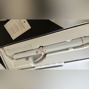 T3 SinglePass Curling Iron in White and Rose Gold
